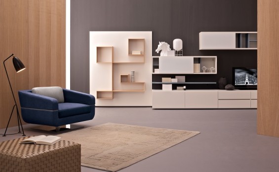Estel Dune by Ora Ito con composizione e-wall sullo sfondo